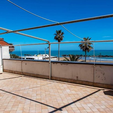 Montesilvano Marina Appartamento Di Antonio Fronte Mare מראה חיצוני תמונה